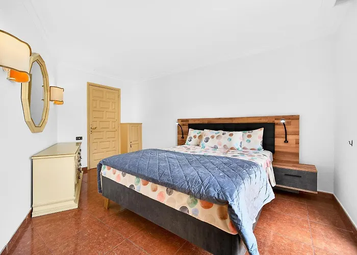 With Moorish Charm And Panoramic Ocean Views Villa Los Realejos