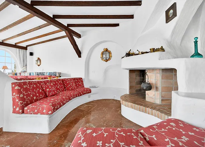 With Moorish Charm And Panoramic Ocean Views Villa *