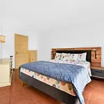 With Moorish Charm And Panoramic Ocean Views 빌라 로스 레알레호스
