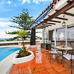 With Moorish Charm And Panoramic Ocean Views * 로스 레알레호스