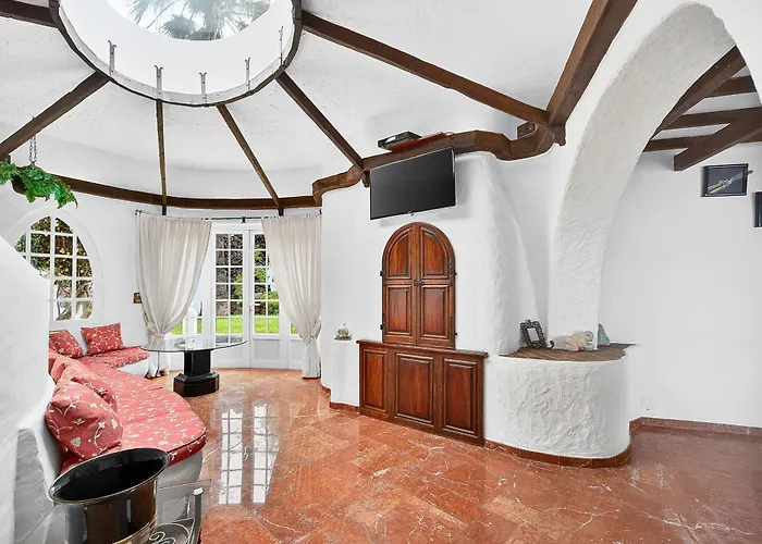 Villa With Moorish Charm And Panoramic Ocean Views *