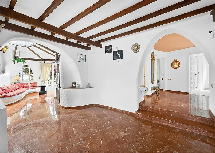 With Moorish Charm And Panoramic Ocean Views Villa *