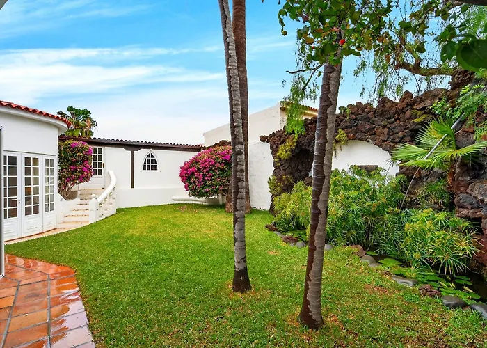 With Moorish Charm And Panoramic Ocean Views Villa Los Realejos