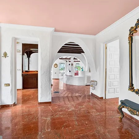 With Moorish Charm And Panoramic Ocean Views فيلة